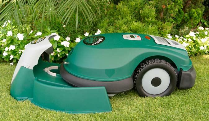 SERIE RL RL2000 È INDICATO PER GIARDINI DA 1500-2000M2 DIPENDE DAL TIPO DI ERBA E DALLE CONDIZIONI DI UTILIZZO Robomow RL2000 è un rasaerba automatico che taglia l erba da solo.