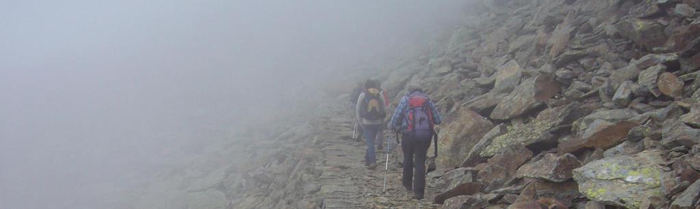 Fenomeni atmosferici - nebbia La nebbia causa la perdita dell orientamento e può portare fuori strada anche l escursionista più esperto Nel caso di presenza di neve, la situazione peggiora