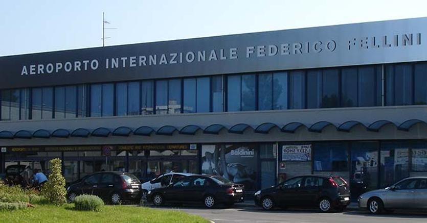 data: 16 maggio 2017 Appello dall aeroporto di Rimini: «Nessun piano di sviluppo se restiamo soli» di Ilaria Vesentini Chiusi i primi due anni da start-up e avendo dimostrato al mercato aeroportuale