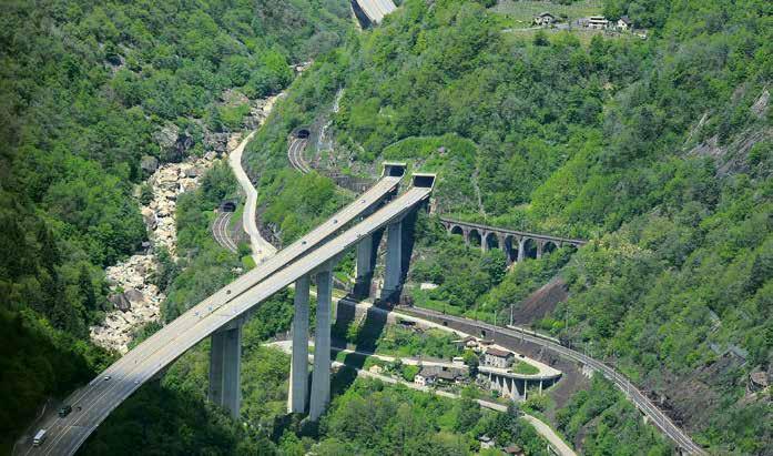 Viadotto Biaschina fra Giornico e Faido in Ticino.