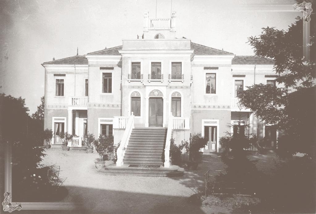 Villa Centanin in una foto dei primi anni del Novecento Villa Centanin, in via degli Ulivi 12 ad Arquà Petrarca, è la sede della Fondazione Musicale Masiero e Centanin, Ente che persegue scopi di