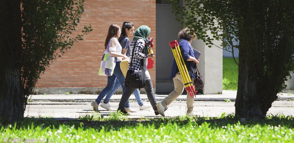 INGEGNERIA A FERRARA RAPPORTI CON LE IMPRESE ESPERIENZE INTERNAZIONALI FACILITÀ DI OCCUPAZIONE A MISURA DI STUDENTE Il Dipartimento di dell Università degli Studi di Ferrara si trova all interno del