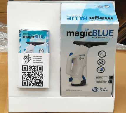 AR Magic Blue Display Espositore per Magic Blue - Magic Blue display: Pratico pall-box da terra con sticker multifunzione frontale con QR Code per scoprire maggiori dettagli sul prodotto e