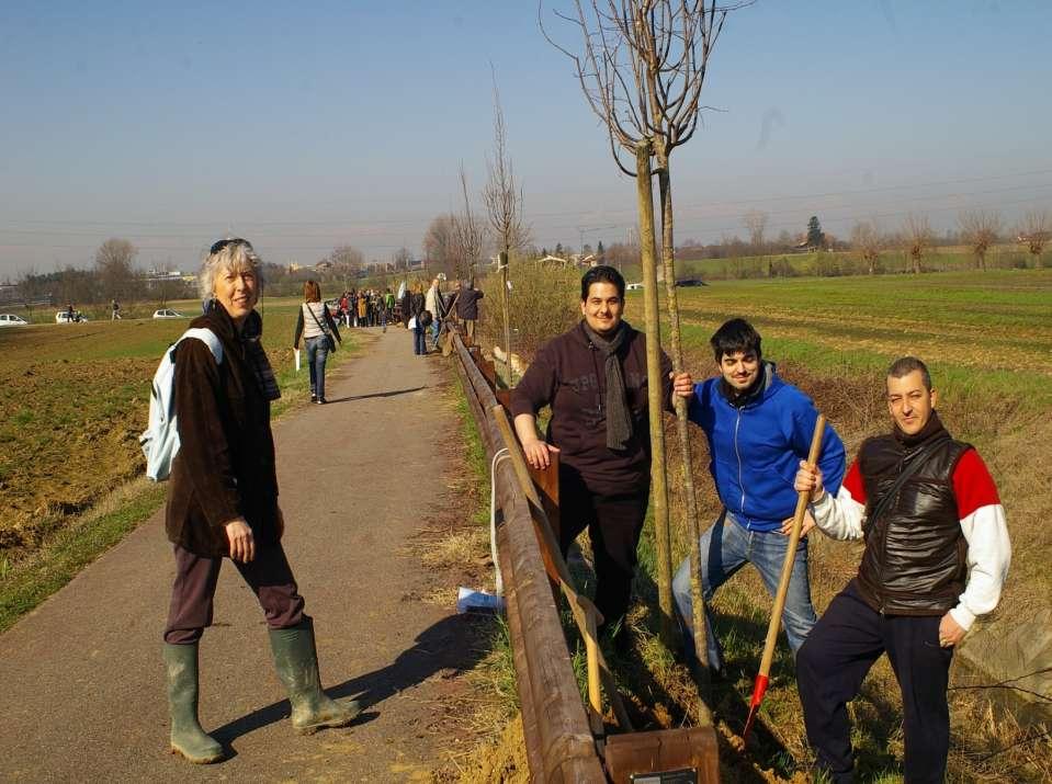 REALIZZAZIONE DELL ALBERATA DI TIGLI LUNGO LA NUOVA PISTA CICLABILE DI VILLANOVA D ASTI (AT) Veduta della