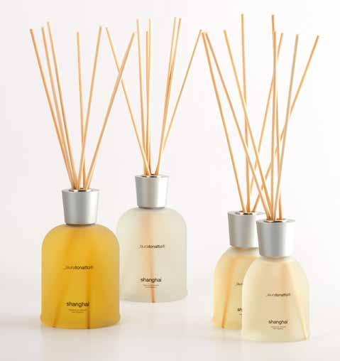 .. LBAONLUS003 articolo item: diffusore per ambiente "PROGETTO SORRISO" home fragrance diffuser materiali materials: ceramica verniciata lucida glossy glazed porcelain cm 9,2 x 9,2 x 16,8 h 3,62" x