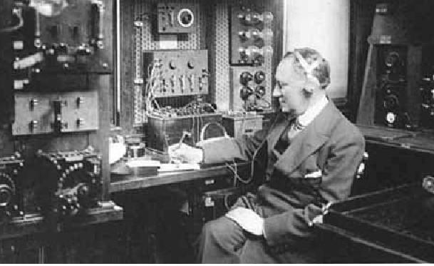 Guglielmo Marconi (1874-1937), intuì per primo la possibilità di
