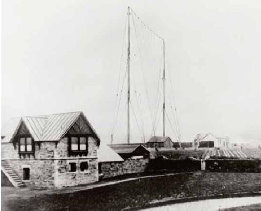 12 Dicembre 1901 Vengono ricevuti i primi segnali attraverso l'atlantico, da Poldhu a St.
