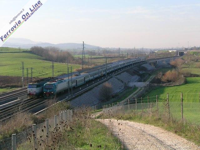 Foto Roberto di Trani - 9 dicembre 2006 Due treni Regionali in servizio tra Roma e Cassino si