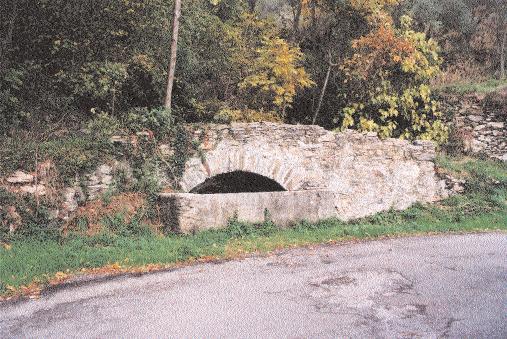 Scheda 2 Neirone, Provincia di Genova Ponticello in Località Montefinale sul Fosso di Monte Finale, localizzato lungo la strada comunale Ognio - Neirone Il ponticello, situato a Sud-Ovest di Neirone,