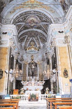 Fig. 2 Neirone, chiesa di San Maurizio: veduta dell interno verso l altare maggiore (foto R. Palmisani).