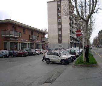 Lungo Via Cavour e nelle attigue piazza Alfieri e via Fornasio, è localizzata la più alta concentrazione dei commerci della zona, ma nonostante l attuale presenza di aree di sosta, si continua a