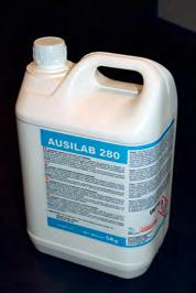 AUSILAB TM 250 Detergente acido disincrostante privo di additivi, studiato per rimuovere calcare, residui di pulitura, grassi in macchinari e strumenti di laboratorio.