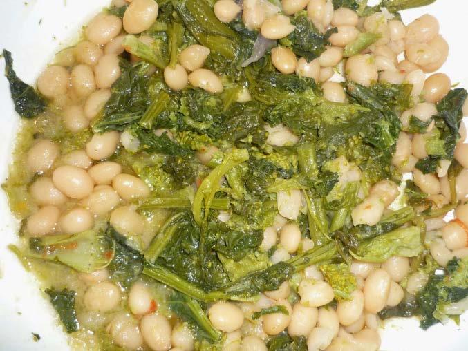 SECONDI PIATTI MISI-MISI CON SUJACA (Broccoletti selvatici) RICETTA INGREDIENTI 8 g misi-misi 2 g fagioli bianchi 4 g olio extravergine di oliva PREPARAZIONE Mondare e lavare i misi-misi, bollirli in