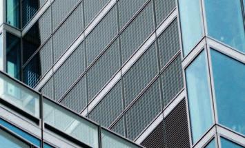 Una corretta integrazione architettonica del fotovoltaico riesce a coniugare la capacità del fotovoltaico di produrre energia elettrica con la qualità estetica dello spazio che lo contiene.