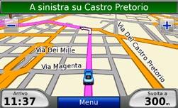 Percorrenza della rotta Durante il viaggio, il nüvi segnala la destinazione con istruzioni vocali, frecce sulla mappa e indicazioni sulla parte superiore della pagina Mappa.