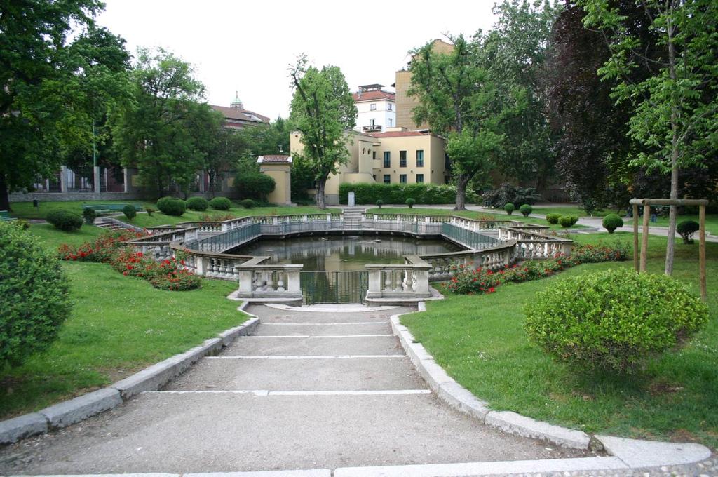 AMBIENTE, VERDE E RETI La riapertura dei Navigli avrà effetti positivi per tutta la città. Lungo e intorno ai Navigli ci si potrà muovere in battello, in bicicletta e a piedi.