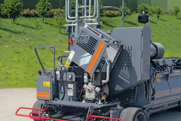 570 kg Le funzioni del carrello portarullo sono controllabili agevolmente per mezzo di un telecomando a cavo spiralato A bordo c è anche un faro di lavoro liberamente posizionabile con base magnetica.