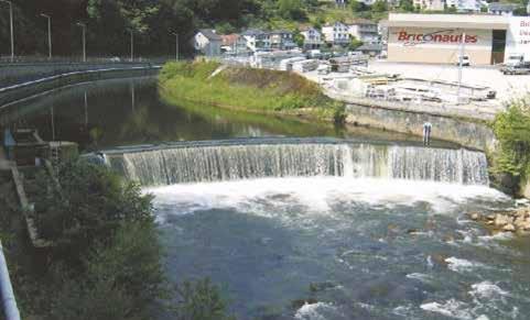 A B Figura 32 Rimozione di una briglia (visibile in A) sul torrente Corrèze, nel bacino Adour - Garonne presso la cittàdi Tulle (Francia).