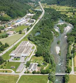 A B Figura 21 Esempio di rimozione di difese spondali e rivitalizzazione della zona golenale Pascoletto sul Torrente Moesa (Svizzera).