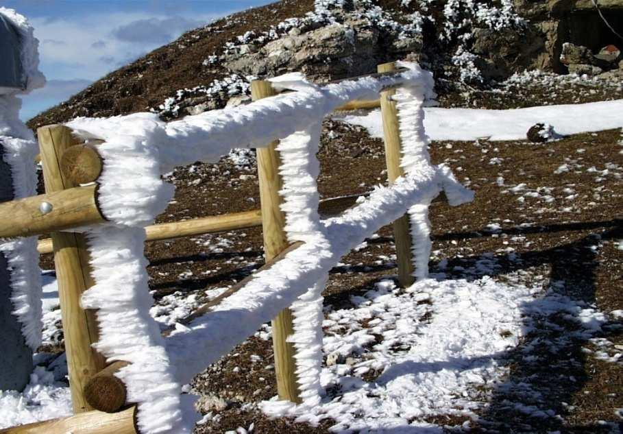 Formazione della brina di superficie NEVICATA NEVICATA CON VENTO VENTO altre idrometeore solide galaverna brina