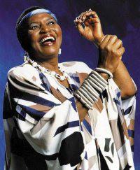 MIRIAM MAKEBA Miriam Makeba, chiamata anche Mama Afrika, fu una cantante sudafricana che nacque a Johannesburg 4 marzo 1932 e morì a Castel Volturno il 9 novembre 2008.