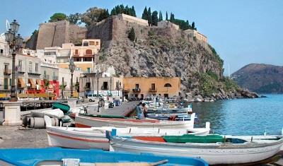 Nel pomeriggio, partenza per Taormina, considerata la perla dello Ionio.