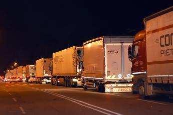 000 camion compattatori - Per le restanti 74.000Tonn (portati con Tir mediamente da 20Tonn) servono circa 3.