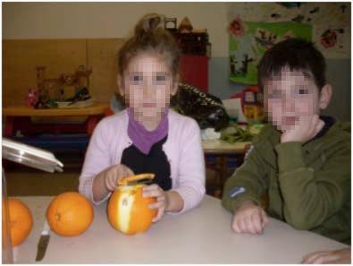 L ACQUA SCIOGLIE: PREPARIAMO L ARANCINO I bambini raccontano: Abbiamo tolto la buccia dell arancia con solo l arancione.