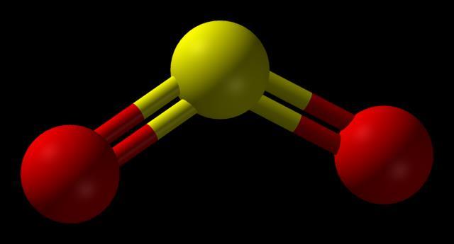 BIOSSIDO DI ZOLFO (SO2) INCOLORE IRRITANTE MOLTO SOLUBILE IN ACQUA PIU PESANTE