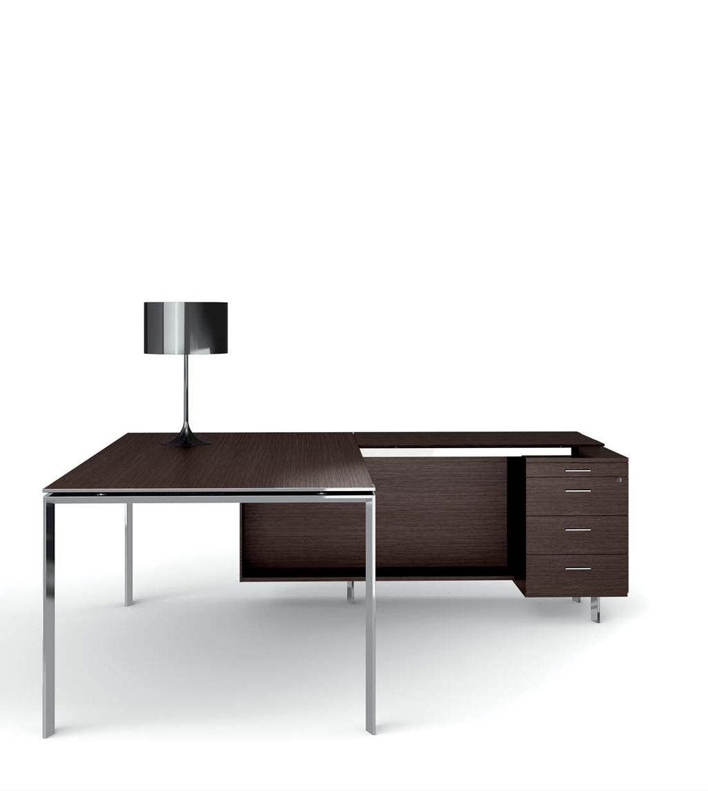 DESK DISCOVERS PROPORTIONS. The lightness of the structure creates an evergreen shape and solidity with a classical touch.