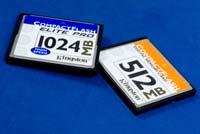 Memorie allo stato solido Memoria Flash, dispositivi recenti (Pen Drive USB, ma anche memorie dei cellulari o delle fotocamere digitali) Simile alla RAM Statica Non è volatile Più lenta delle RAM