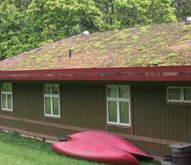 Vantaggi Regimazione delle acque meteoriche: il verde pensile con sistema Iglu green roof ha una elevata capacità di trattenere e accumulare l acqua: fi no al 90%.