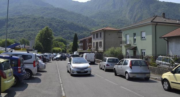 All'interno del mercato agricolo, invece, costruito cinque anni fa, l'aria che si respira è sicuramente più leggera : gli affari vanno discretamente, talvolta la clientela è addirittura in aumento;