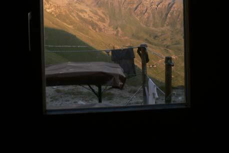 Questo colle, volendo, forse si potrebbe raggiungere con maggior ciclabilità, ma perdendo maggiormente quota continuando da Fionnay a scendere fino a Lourtier e oltre, prendendo poi nuove piste