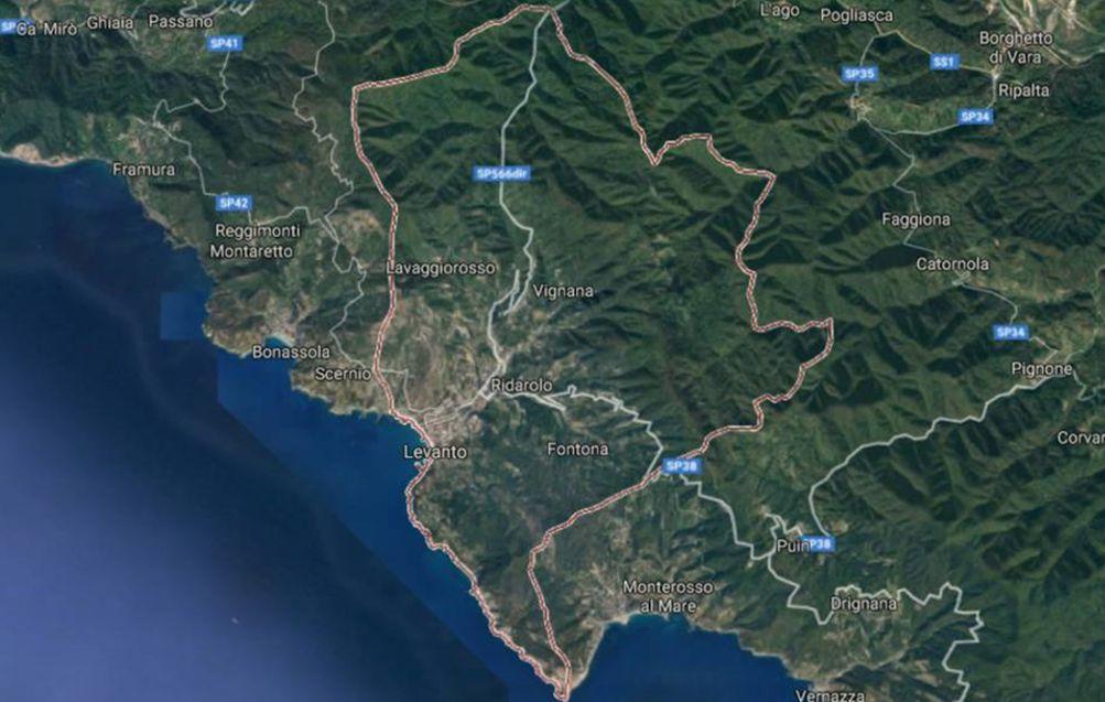 La rete dei collegamenti Provinciale 566 dir Provinciale 64 (già SS 332). Provinciale 38 Provinciale 42 Rete ferroviaria: linea Genova - Pisa.