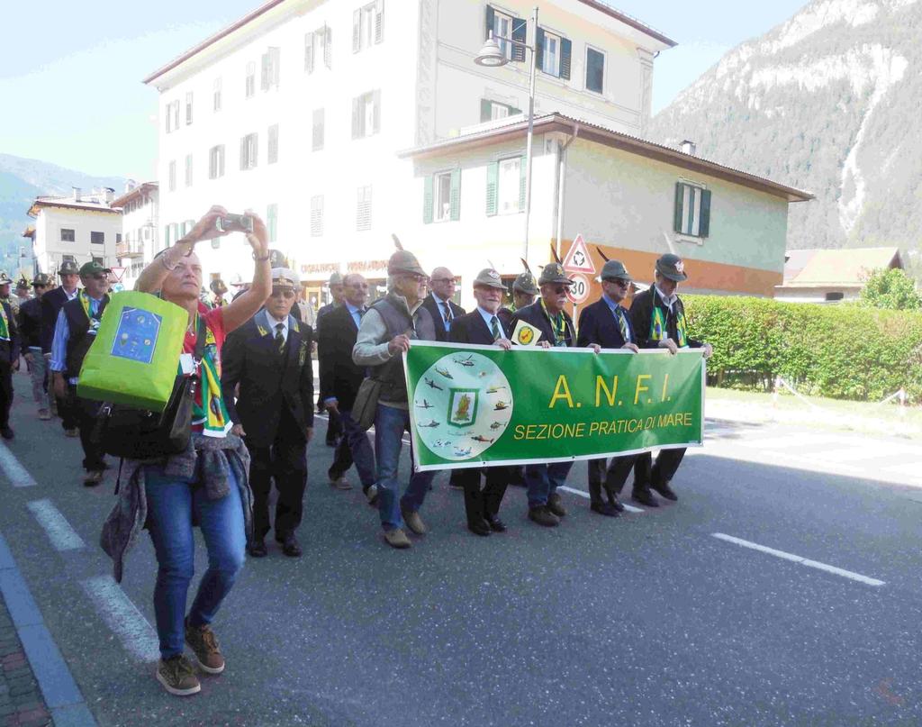 Sfila la Rappresentanza della Sezione A.N.F.I.