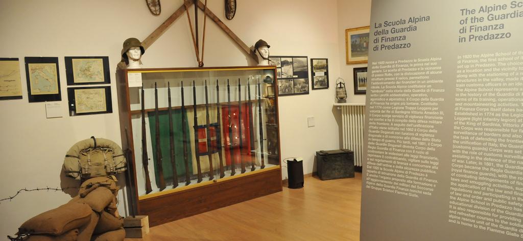 Il Museo della Scuola Alpina si compone di 5 settori tra loro collegati.