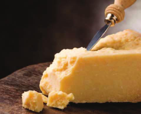 La stagionatura Il formaggio, affinché possa fregiarsi della denominazione di Parmigiano-Reggiano, deve sostare nel locale di stagionatura per almeno un anno e superare le periodiche espertizzazioni