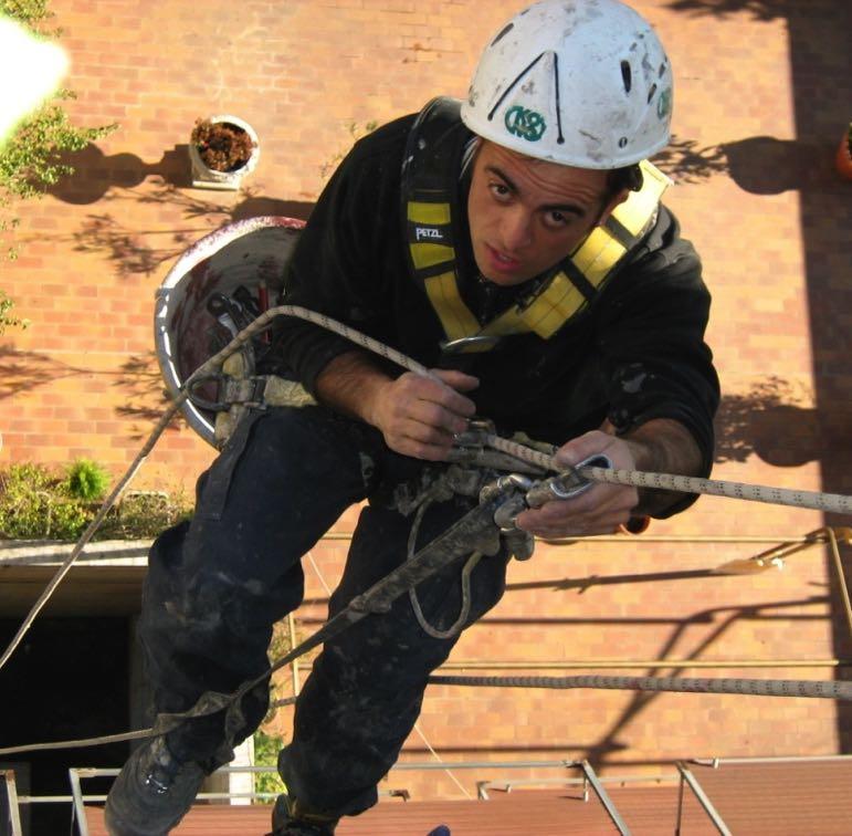 ATTREZZATURA PERSONALE E DPI Casco con sottogola