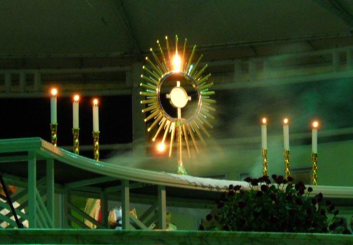 00: Celebrazione del Vespro; Benedizione eucaristica Ore 8 e 11,30: SANTA MESSA 17 APRILE: Lunedì dell Angelo.