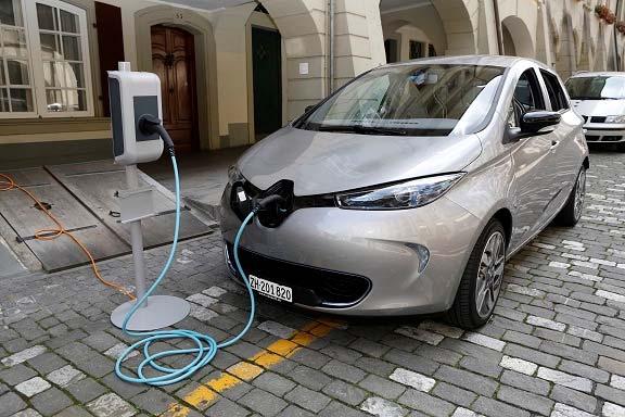 Nella prova su strada abbiamo fatto 126 km con un «pieno» di batteria, per un consumo di 26.8 kwh/1km.