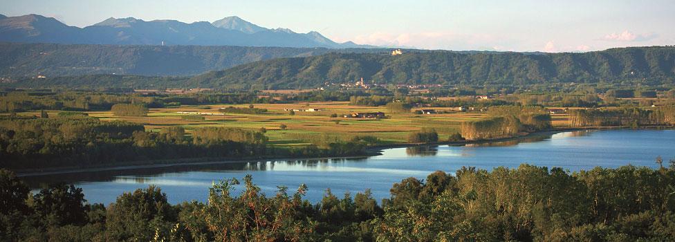 IL TERRITORIO Il Canavese è un territorio che a un paesaggio ricco di fascino e tesori naturalistici, storici e artistici, unisce una propensione all innovazione e alla ricerca unica nel suo