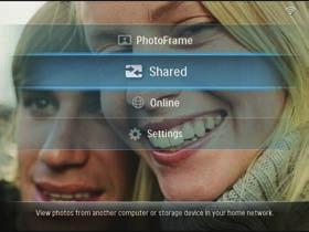 3 Uso A Visualizzazione delle foto su PhotoFrame/ dispositivo di memorizzazione 1 Nel menu principale, selezionare [PhotoFrame], quindi premere OK per 2 Selezionare una sorgente foto, quindi premere