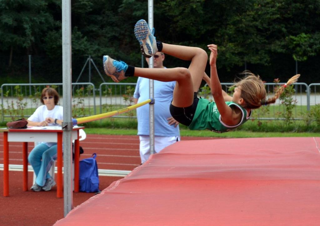 Crippa Monica ha chiuso infatti i 600 al settimo posto e si e comportata davvero bene nel lancio del peso di gomma da 2 kg classificandosi 5^ Citterio Federica che ha disputato la 60 ostacoli ed il