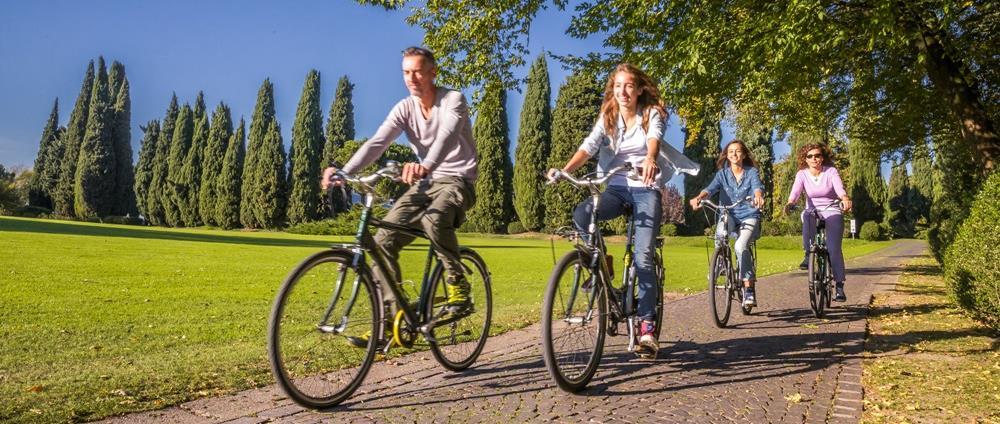 Per chi sale con la bici il prezzo globale è comprensivo del biglietto del treno e della prenotazione del posto bici con origine o destinazione Villafranca di Verona, stazione dalla