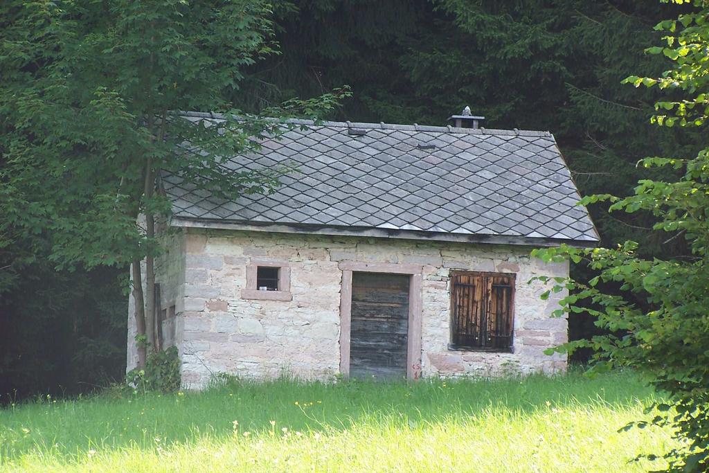 Decreto del Ministero dei Beni e le Attività Culturali, 6 ottobre 2005* TIPOLOGIE DI ARCHITETTURA RURALE D e f i n i z i o n e edifici ed insediamenti (realizzati tra il XII e il XIX secolo*) che