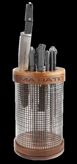 The following knives, sold separately, can be placed inside the cage: Genovese, Waki, Kato 15, Kato 20, Psycho 15, Psycho 19, Psycho 24, Mato Grosso, Carving Fork, Sharpener, Sector 1, Sector 2,