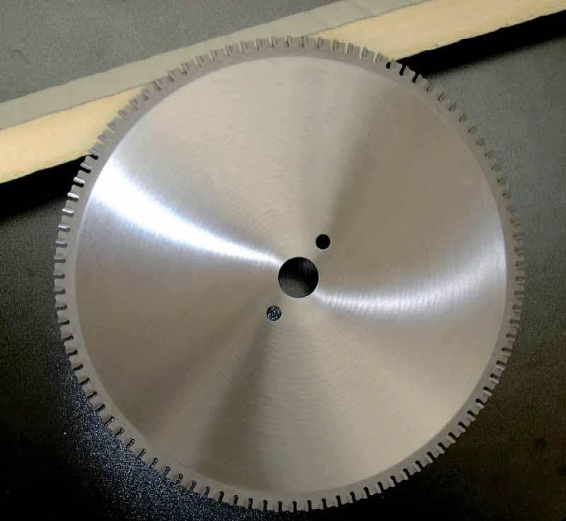 TCT CIRCULAR SAW BLADES FOR COVERED PANELS Tct circular saw blades for cutting of expanded smooth and bended resin covered with sheet or steel panels.