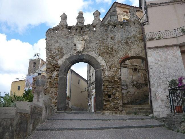 trascorrere una giornata in costiera (amalfitana, cilentana o sorrentina) e a quanti si