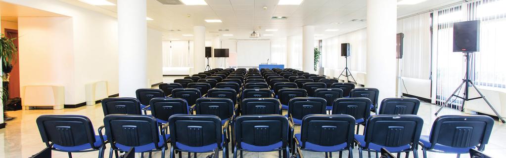 CAPACITÀ MASSIMA 170 SALA ARIA Sistemazione a teatro per 170 posti modulabili su di una superficie di 270 m2 10 Centro Congressi Proiezione video su schermo 2.50 x 2.